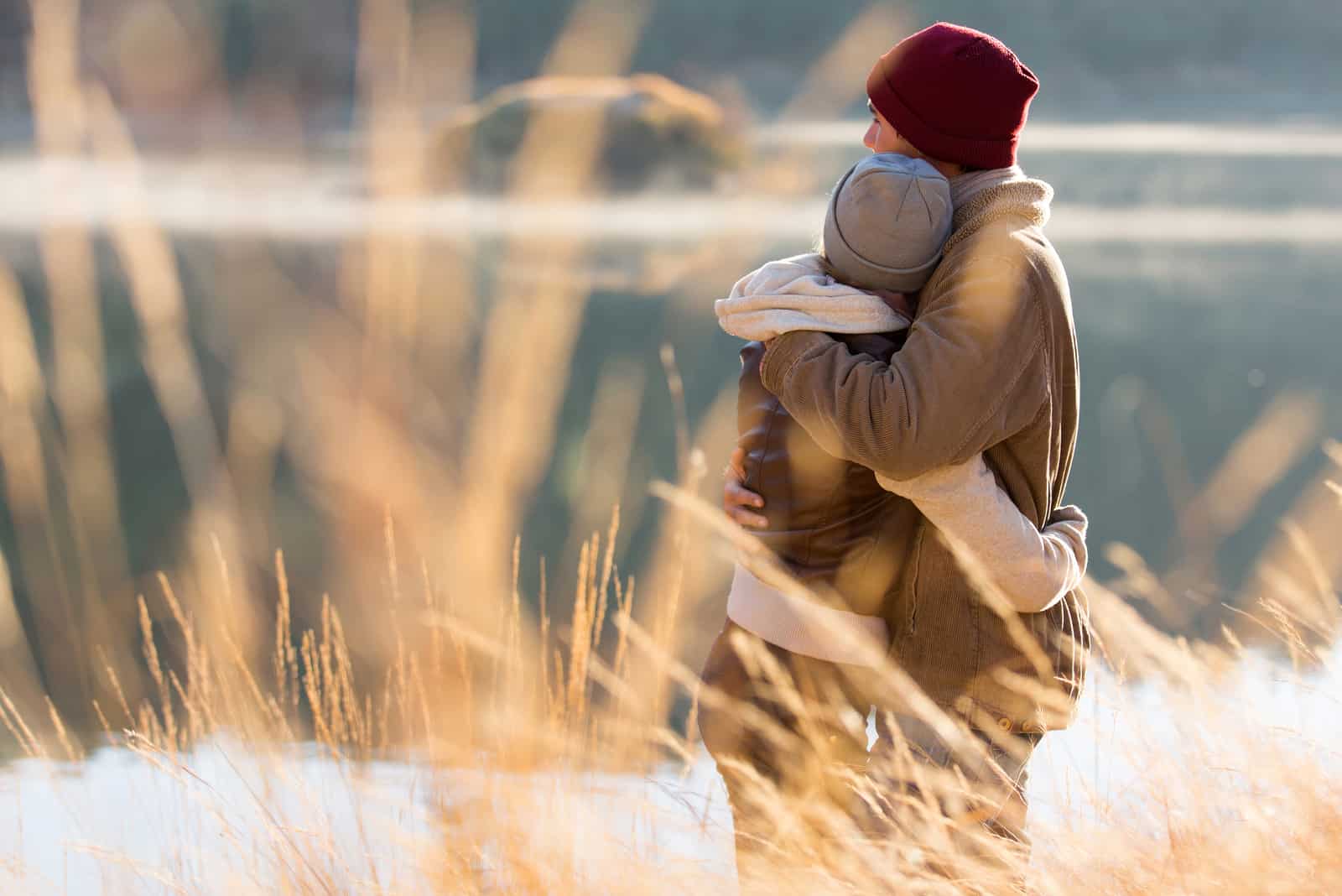 couple hugging at the lake