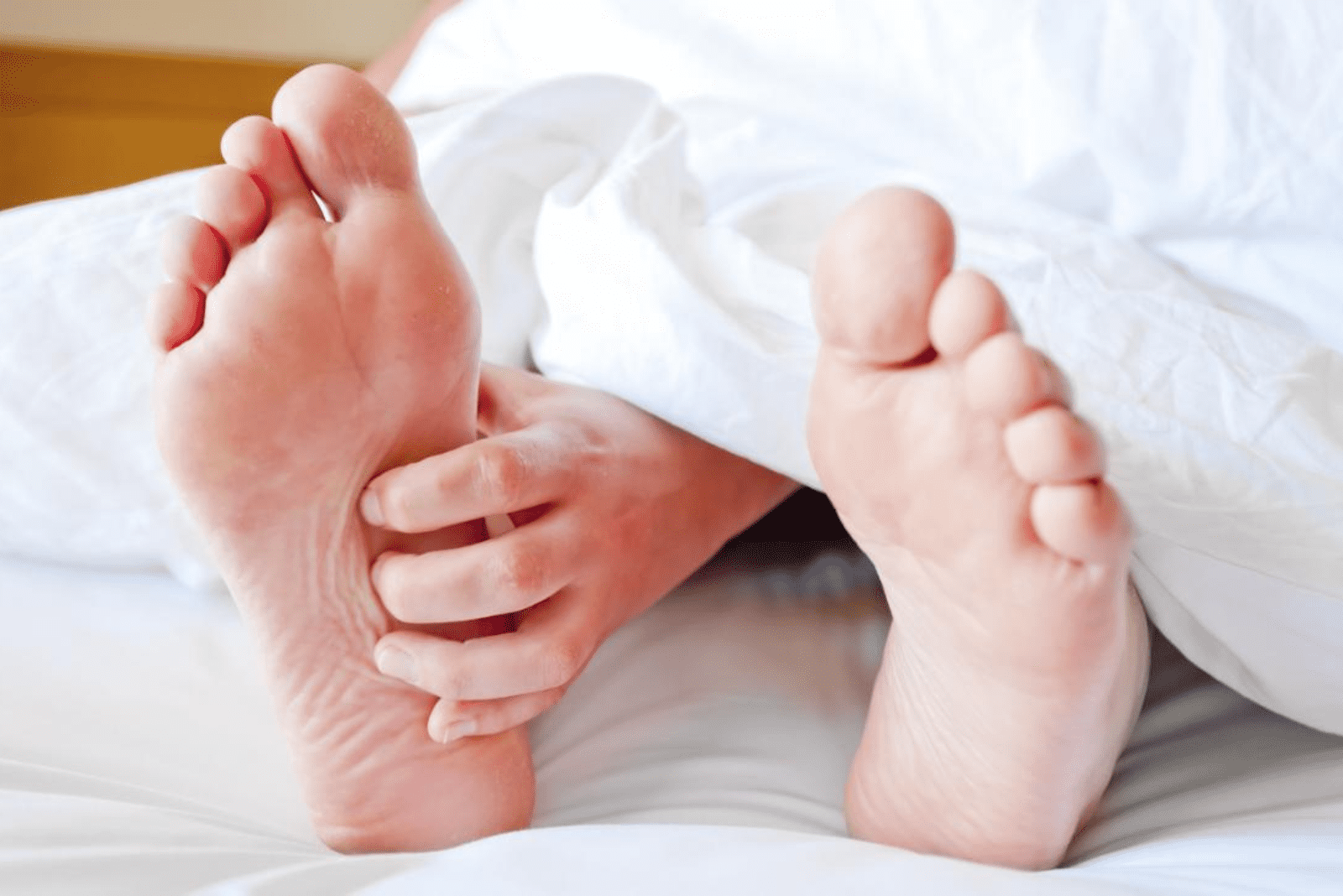 Right Foot Itching Female Superstition: Is It Good Or Bad Luck?