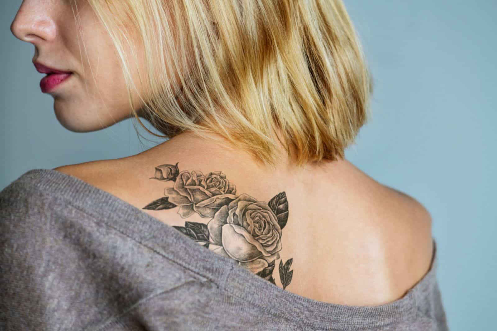 38 Beautiful And Classy Back Tattoo Ideas For Women