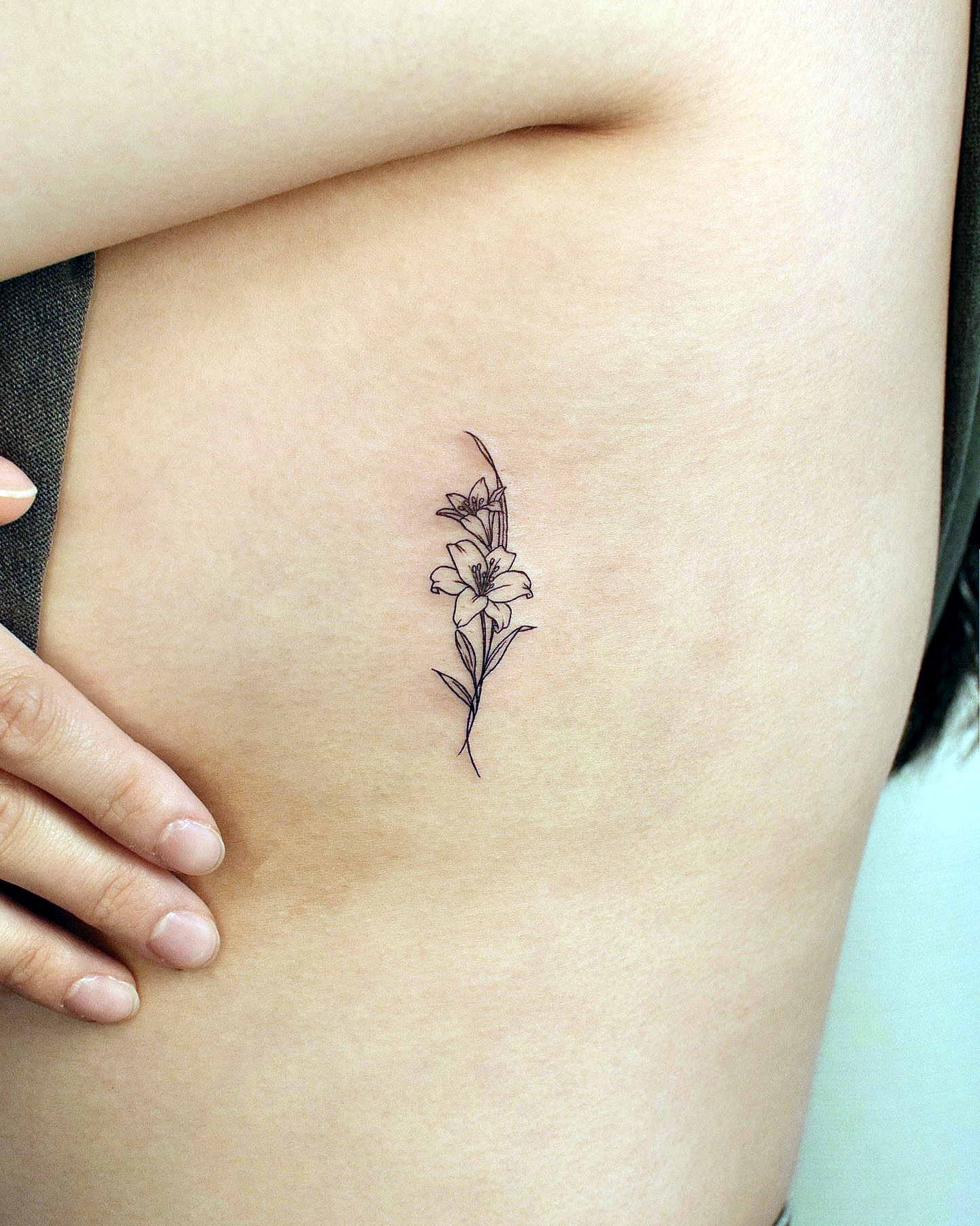 minimalist flower tattoo