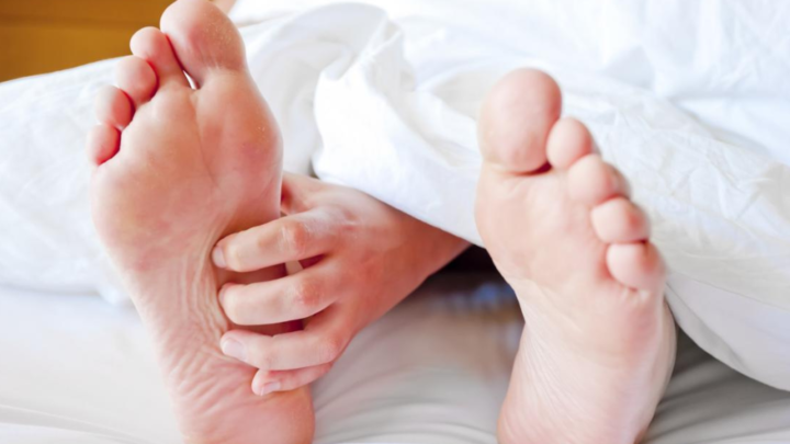 Right Foot Itching Female Superstition: Is It Good Or Bad Luck?